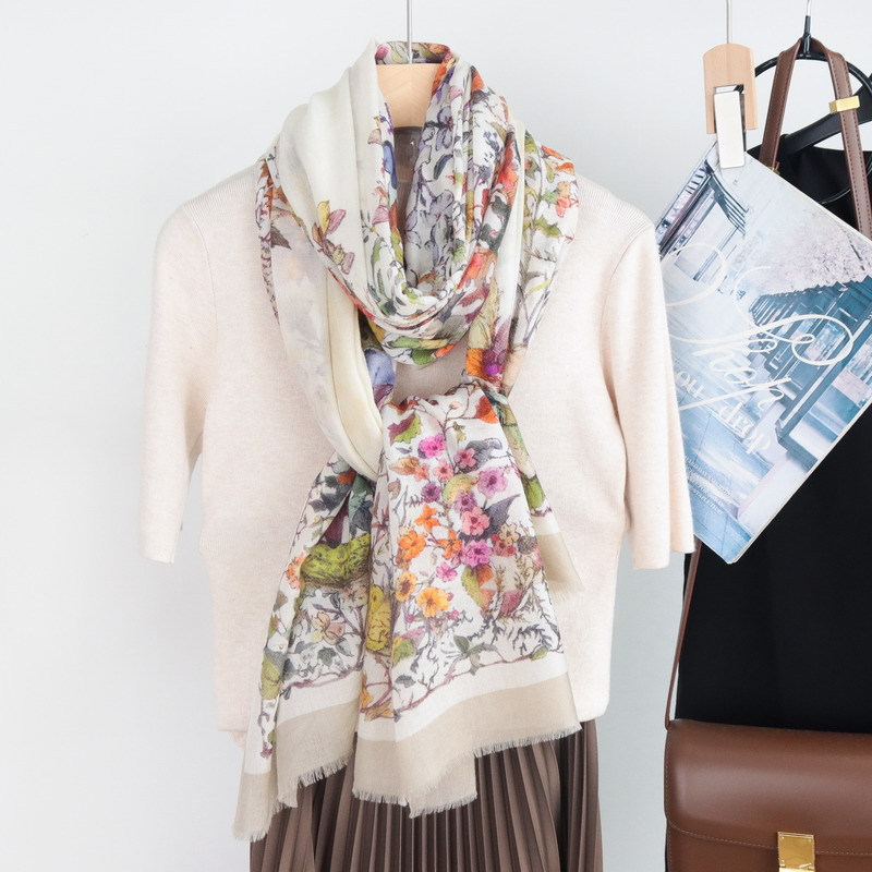 純粋なカシミヤ素材を使用した、豪華なデザインのタッセル付きシ - Winter Clothing Hong Kong のレビューと価格
